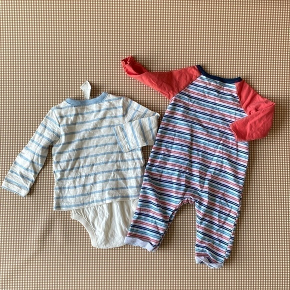 Bundle of Baby Peek stripes jumpsuit & baby
Gap Ahoy onesie. Size 6-9/6-12 Month - Picture 11 of 11